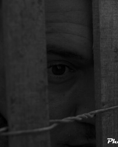 Portrait-fence — Characters on the go series, photograph by Jaia Papitz
