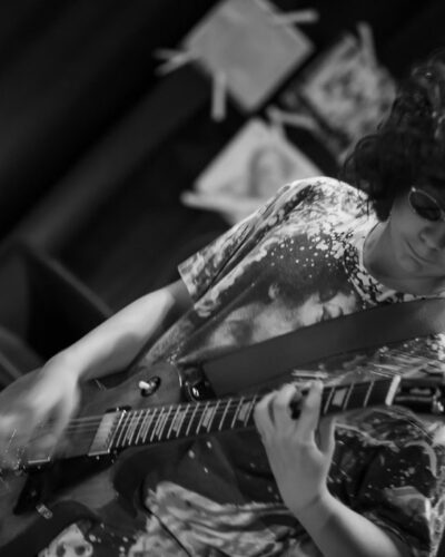 Denis-Live-in-concert — Impromptu series, photograph by Jaia Papitz