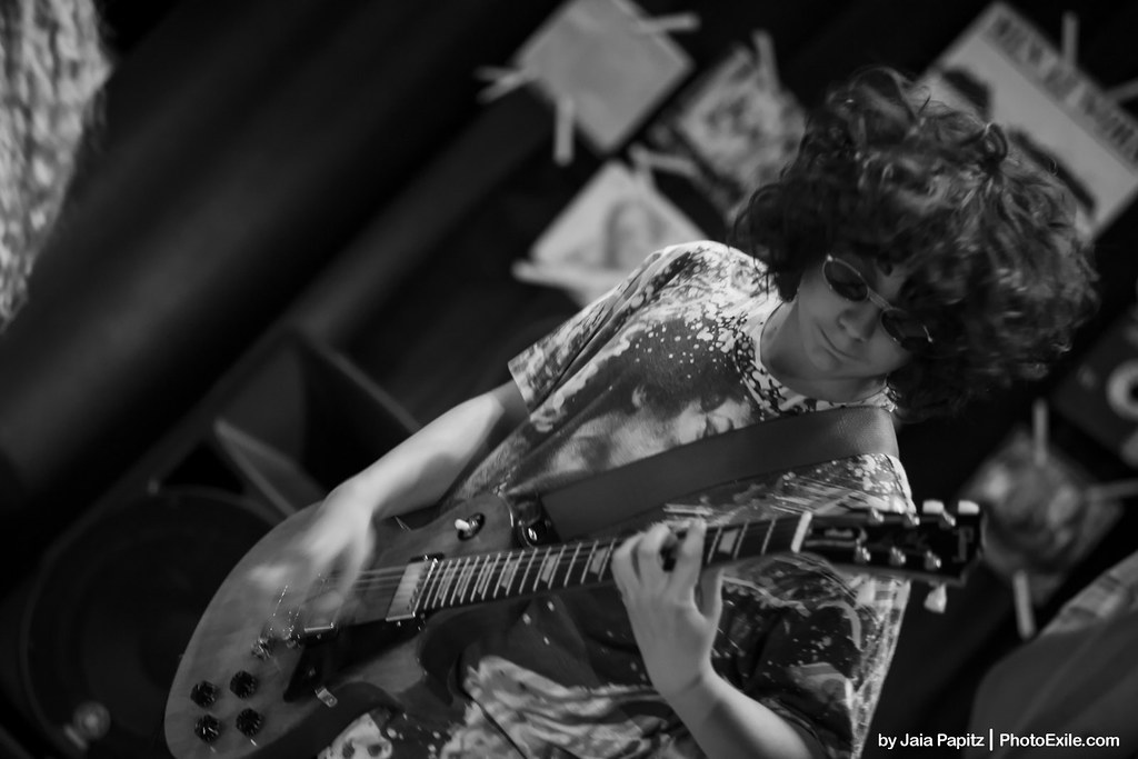 Denis-Live-in-concert — Impromptu series, photograph by Jaia Papitz
