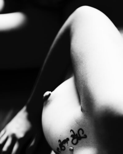 Word feeding — Nude series, photograph by Jaia Papitz